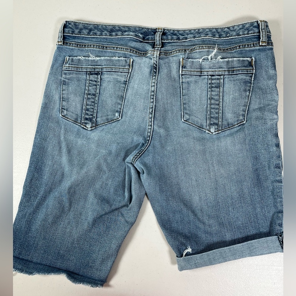 3 pair women’s shorts. All size 12 ,  Bandolino, Banana Republic, Seven 7 - Picture 8 of 14